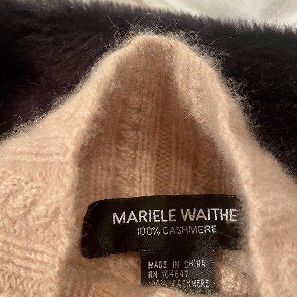 Cable Knit Beige Cashmere Sweater - Picture 2 of 4